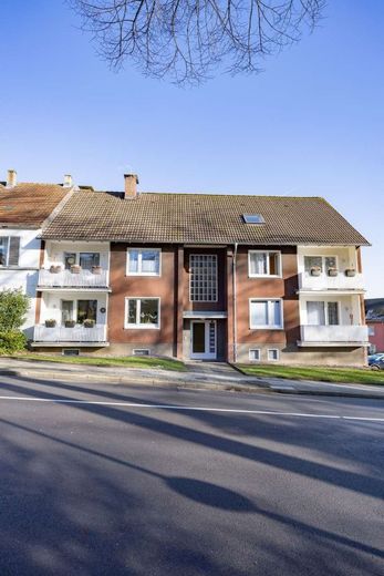 Kompakt, ruhig, zentral - 2-Zimmer-Dachgeschosswohnung mit optimalen Grundriss – Außenansicht Mittelstraße 7 Heiligenhaus
