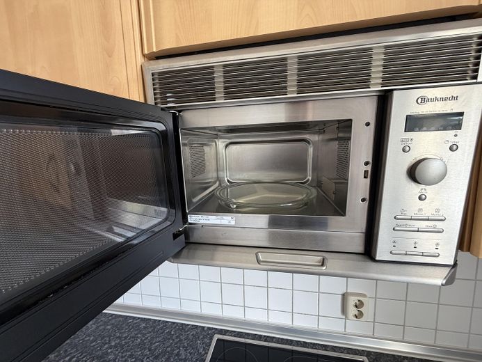 Zentrumsnahe, ruhige 2,5-Zimmer-Wohnung mit Balkon in Brühlervorstadt – Küche 4