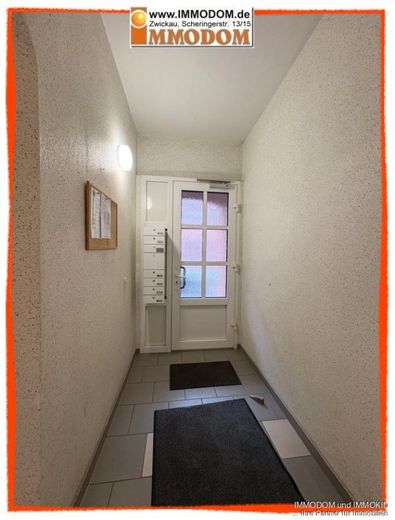 2-Zimmer-Hochparterre-Wohnung mit EINBAUKÜCHE zu verkaufen! – Hauseingang