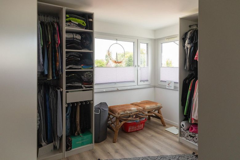 Reihenendhaus KfW 55 mit Wintergarten in Langenfeld – Ankleidezimmer / Kinderzimmer