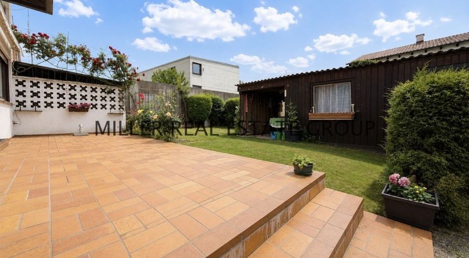 Zwei Häuser auf einem Grundstück in Ingolstadt - mit Garten &amp; Entwicklungspotenzial! – Terrasse Haus II