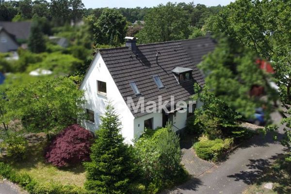 Renovierungsbedürftige Doppelhaushälfte mit rückwärtiger Erholungsfläche in Bielefeld-Senne