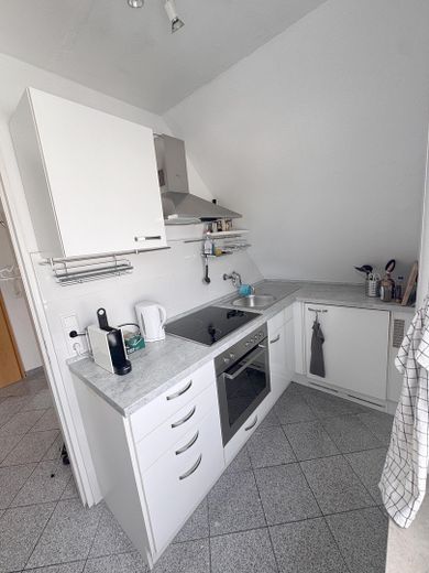 Helle 2-Zimmer-Wohnung mit großem Balkon & moderner Küche – Moderne EBK