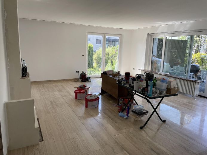 Großes Mehrfamilienhaus mit 5 Wohneinheiten - EG komplett barrierefrei – Wohnen WHG EG