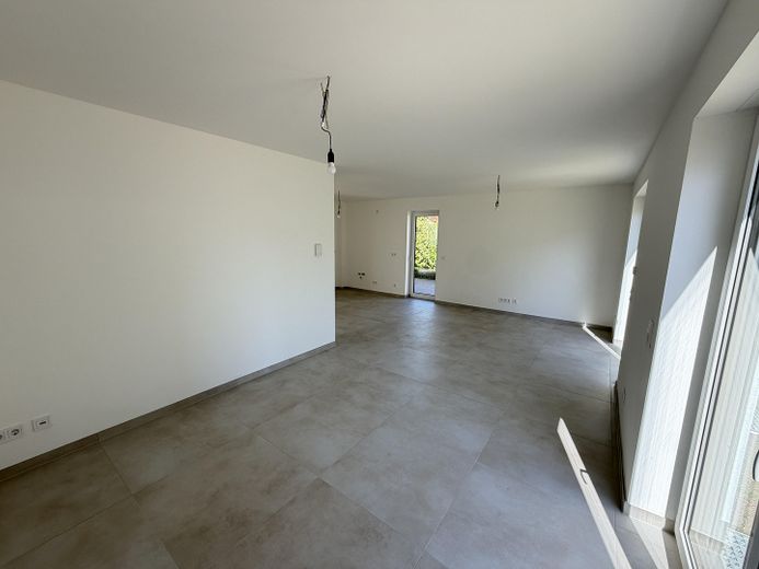 Élégant appartement de 2 pièces avec jardin privatif et équipements modernes – Wohnzimmer Ansicht 2