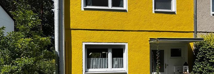 VON PRIVAT - Reihenendhaus mit großem Grundstück in Berlin-Nikolassee – Vorderseite des Hauses