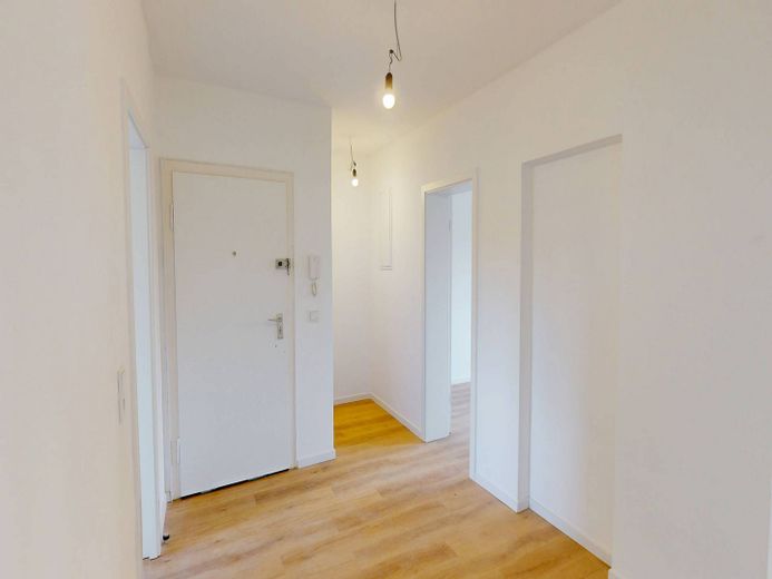 Ici, tout est parfait. | Appartement moderne à louer avec balcon et salle de bains neuve – Ansicht II: Flur