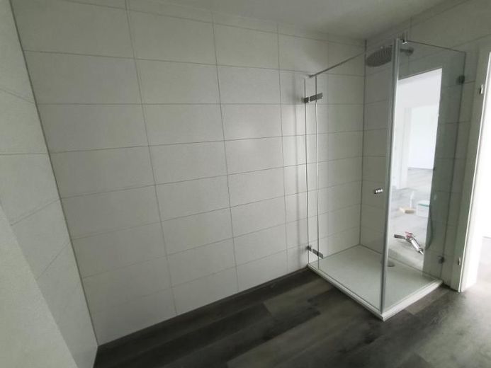 2 Zi. Wohnung (Nr. 8) im OG mit Balkon – Bad mit Dusche und Waschmaschinenanschluss Bild 4