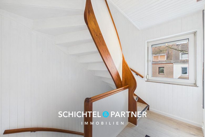 Hastedt | Attraktives Reihenmittelhaus für Investoren in zentraler Lage – S&amp;P | Hausflur