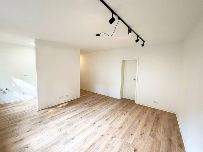 Wohnzimmer richtung Flur&Küche
