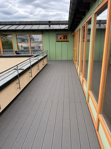 Provisionsfreies 1,5-Zimmer Dachstudio mit 4% Rendite in hervorragender Lage - in Renovierung – Impression Dachterrasse (KI)