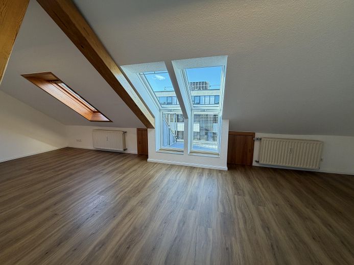 Tadilat sonrası | 2 odalı | yeni ankastre mutfak | asansör | çatı balkonları – VELUX-Dachbalkone