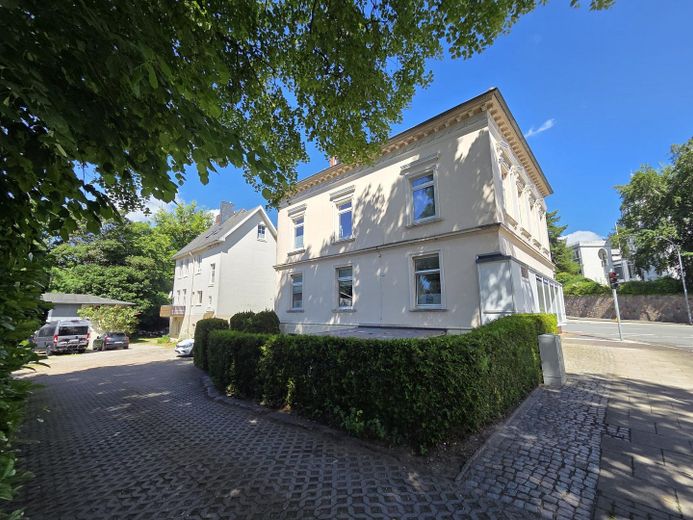 Investment property: Listed apartment building with potential – Hausansicht von hinten