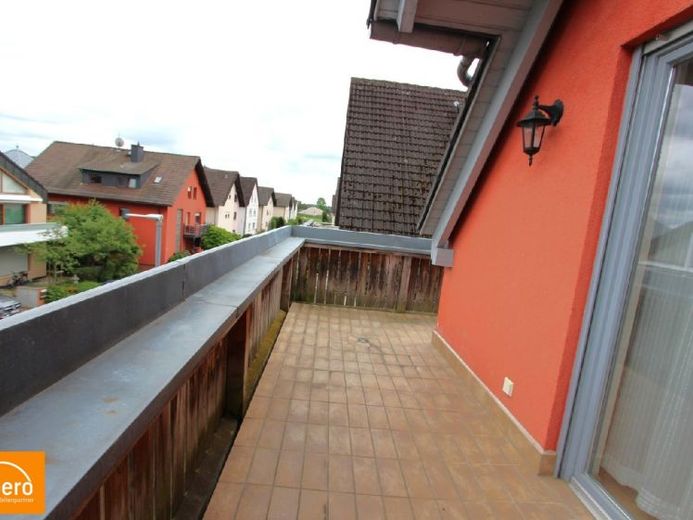 albero:) Charmante Maisonette-Dachgeschosswohnung mit großem Balkon – Foto 1