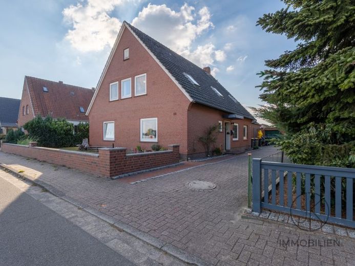 ***Großzügiges Zuhause mit 6 Schlafzimmern, großem Garten und zwei Garagen in Südweyhe – Foto 1