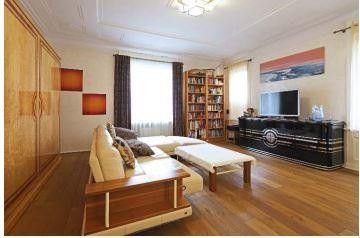 Простора 5-кімнатна квартира у Штутгарті-Бад-Каннштатті – Wohnzimmer