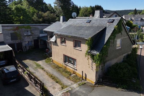 Casa unifamiliar con anexo: ideal para familias y trabajos artesanales en Steinberg