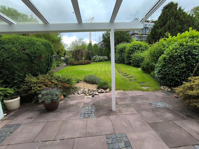 Provisionsfrei für Käufer | Familienhaus in Toplage | Bieterverfahren ab 389.000 € – Terrasse - Garten
