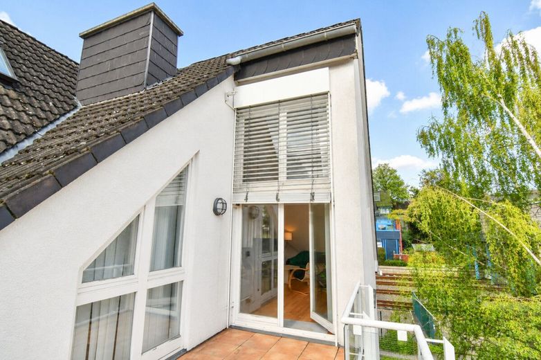 Elegante 3 - 4 Zi Maisonette mit Galerie mitten in Königstein – Balkon