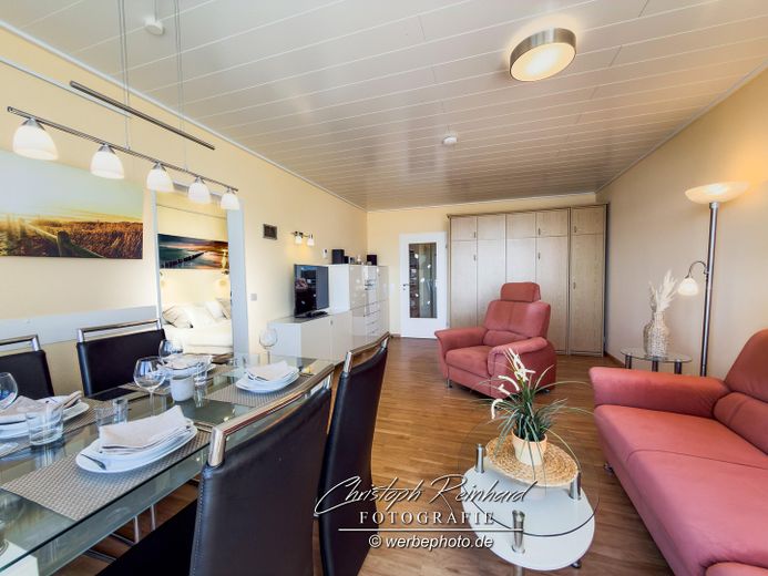 Vista mozzafiato sul Mar Baltico: appartamento vacanze di 2 locali Südstrand Fehmarn – Wohnzimmer mit Schrankbett