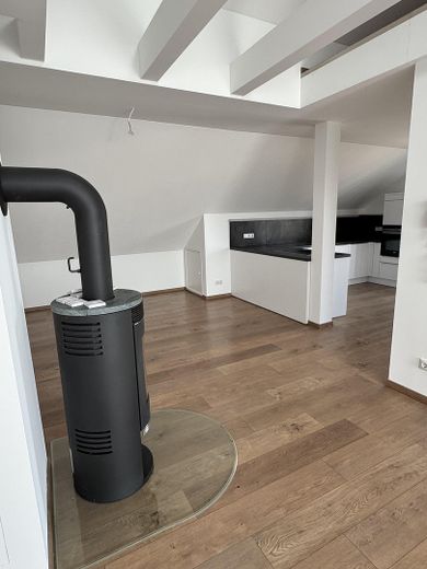 Große Dachgeschosswohnung mit Balkon und EBK in ruhiger Lage – Esszimmer