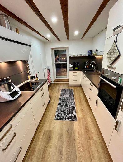 Charakter statt Standard - energetisch saniertes Wohnhaus – Foto 3