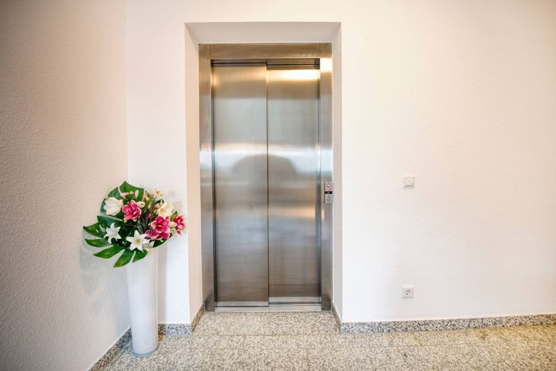 Aufzug_Treppenhaus