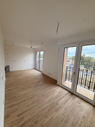 Erstbezug in Friedrichshain | hochwertiges 1-Zimmer-Studio mit Einbauküche & Balkon – Zimmer