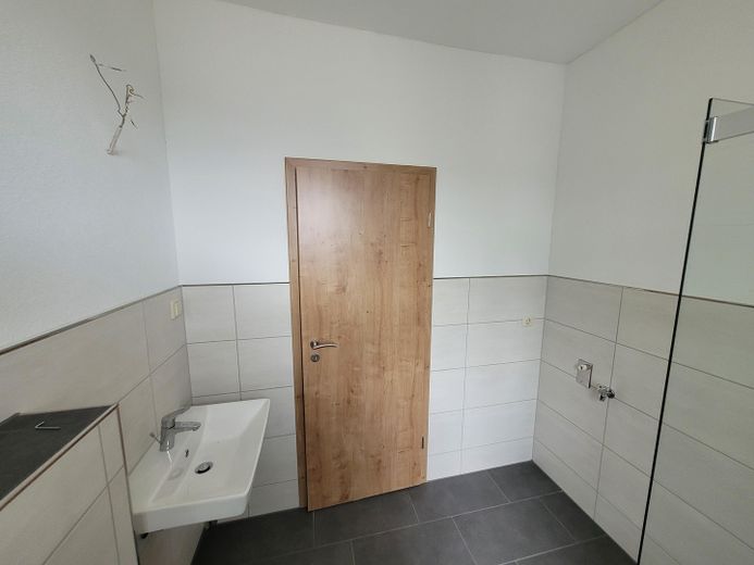 Frisch sanierte Wohnung mit effizientem Grundriss – Tageslichtbad 2