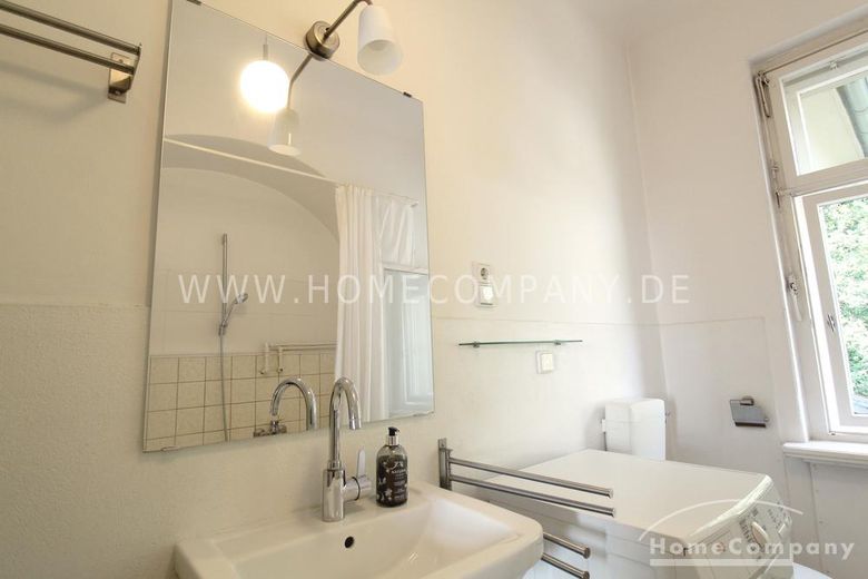 20330G HomeCompany Dresden Möbliert/Furnished 2-Zimmer Apartment mit phantastischer Aussicht über die Stadt am Loschwitzer Elbhang, grosse Dachterrasse max. 2 Personen – 1c4a7c54a4954d4d06f6cd8e82c37434e720a328.jpg