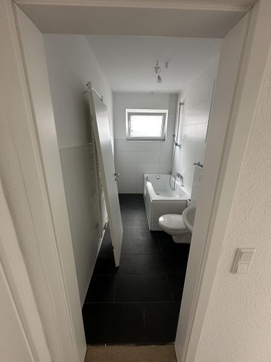 Schöne Sanierte 3-Zimmer Wohnung am Waldrand von Dellwig – Bad