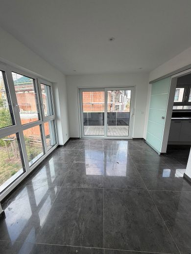 Großzügige 5-Zimmer-Neubauwohnung mit Einbauküche, Balkon und Stellplatz in Rodenbach – Foto 5