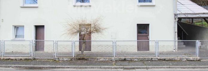 Dom rodzinny wraz z szopą i ogrodem przy ulicy zakończonej ślepo