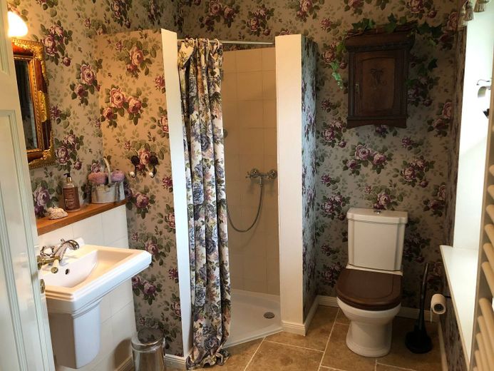 Landhaus "Rose Garden" direkt vor Sylt zu verkaufen! – Gästebad mit DU EG