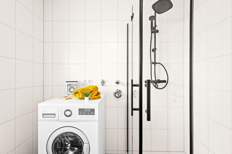 Sofort einziehen! Helle, moderne und lichtdurchflutete 4,5-Zi. Wohnung in guter Lage in Straubing! – Badezimmer