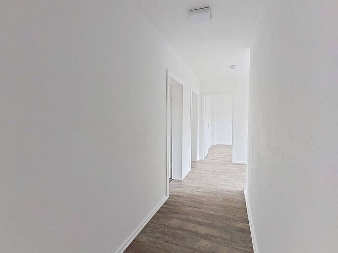 Kuschelzeit im neuen Heim – der erste Monat geht auf unser Konto: Gut geschnittene 4-Zimmer-Wohnung mit BALKON und EBK – Ansicht I: Flur