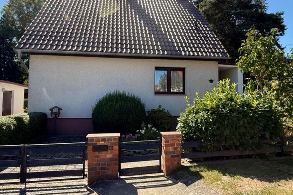 Großzügiges Einfamilienhaus mit Kamin, Terrasse und Garage in ruhiger Lage von Lübben