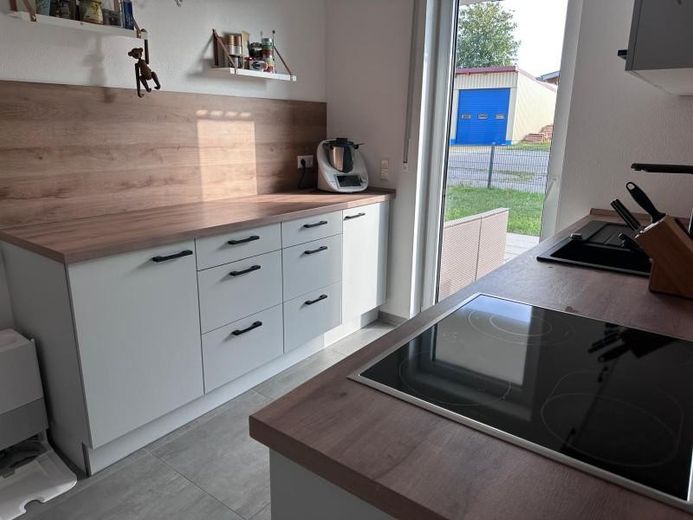 3-Zimmer-Erdgeschosswohnung mit eigenem Garten – Modernes Wohnen mit viel Freiraum in Steinheim – Küche