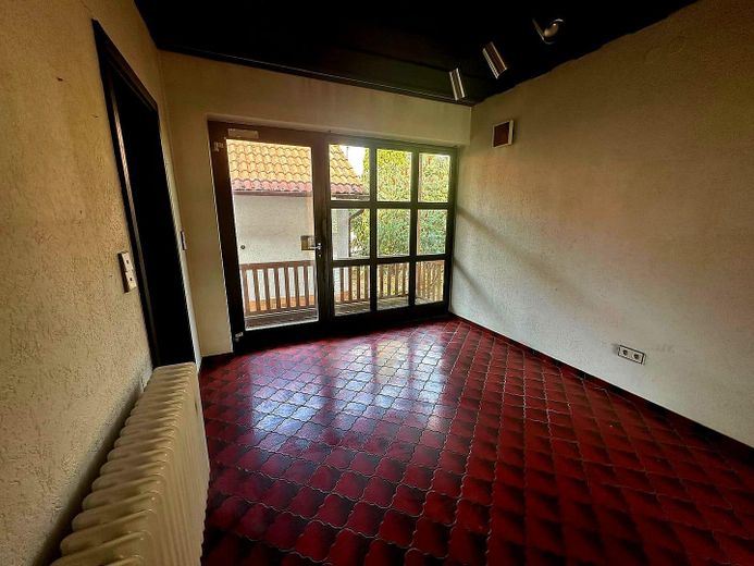 Wohnensemble aus zwei verbundenen Hausteilen – 244 m² Wohnfläche, Wintergarten & Sauna – Foto 23