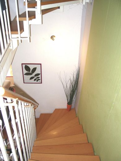 Beste Lage, Pilsensee, großes, gepflegtes Einfamilien-RMH, 141 m² Wfl., inkl. 2 Carports, Bj. 1998 – Treppenhaus