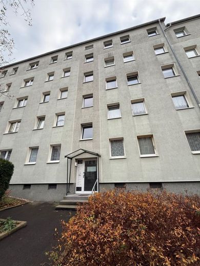 Gemütliche neu renovierte 3-Zimmer mit Balkon, Laminat und Wannenbad in ruhiger Lage! – Hausansicht_18