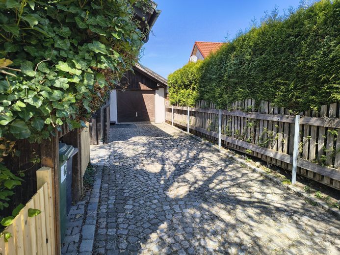 Zufahrt zur Garage