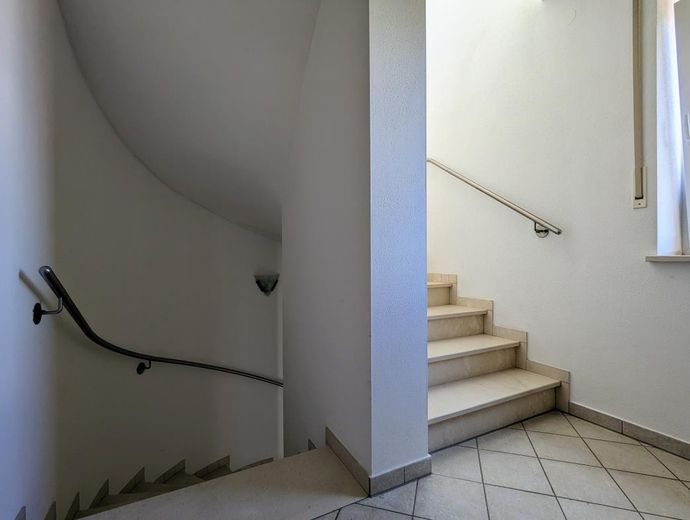 Freistehendes Ein-/Zweifamilienhaus, Lkr. Erding – Treppenhaus