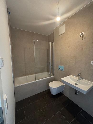 Prima occupazione | Appartamento di nuova costruzione con 2 locali, terrazza sul tetto e vista sulle Alpi – Badezimmer - Duschbad