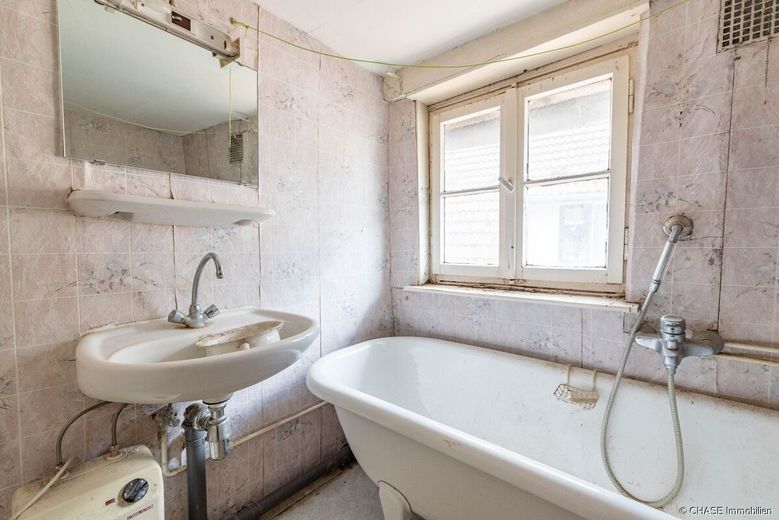 TOP-Lage zentral in Barntrup - Baugrundstück mit abrissreifem Fachwerkhaus! – OG - Badezimmer