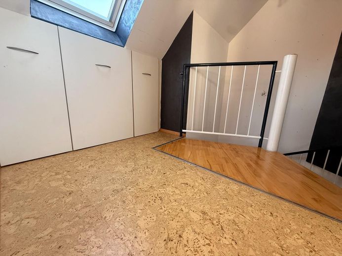 Provisionsfrei: Maisonette mit Hausgefühl, Südbalkon und 2 Tageslichtbädern inkl einem TG-Stellplatz – Vorzimmer 3.OG