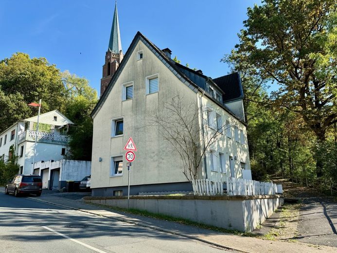 Fröndenberg-Mitte: Mehrfamilienhaus mit drei Garagen in zentraler Lage - Komplett vermietet! – Mehrfamilienhaus Fröndenberg-Mitte