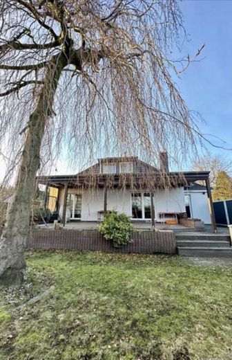 Investoren aufgepasst: Exklusive Kapitalanlage in Quickborn -MFH mit 4.386 m² Grundstück – Hausansicht2