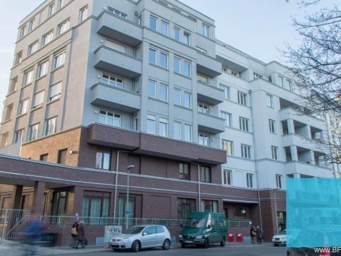 Exklusive 2-Zi.-Hochparterre-Whg. mit Terrasse / TG-Stellplatz in Mitte – Foto 1