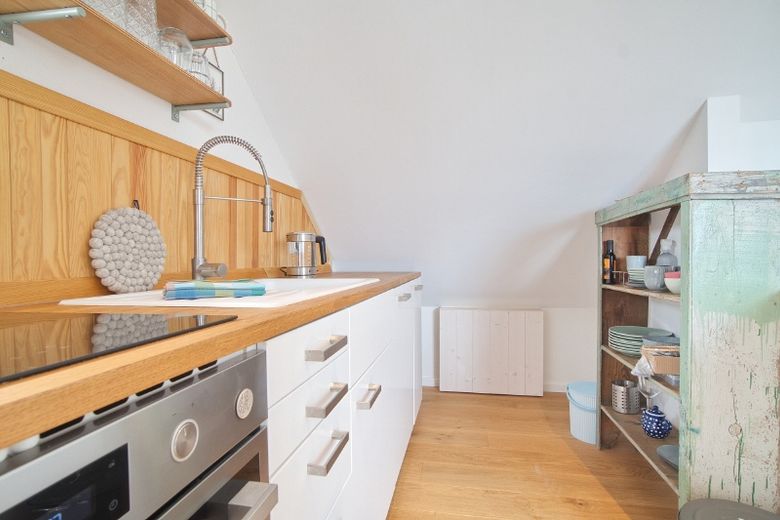 Willkommen in Ihrem neuen Zuhause – Schöne, möblierte Atelierwohnung im Dachgeschoss – 144afd1cbedd84bb0edb7ef55df70a3c2780d680.jpg